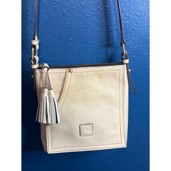 Dooney & Bourke Vintage Cream Leather Crossbody Bag With Tassel - Picture 2 of 16